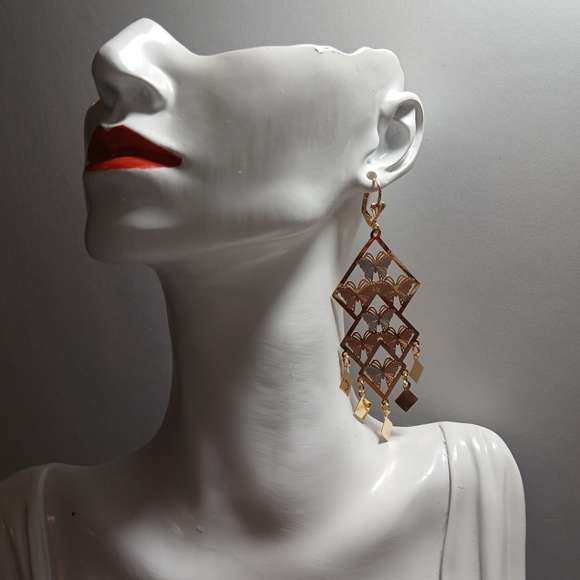 Butterfly  Earrings  Gold Layered Three Tones NWOT(ORO LAMINADO) - Picture 9 of 9